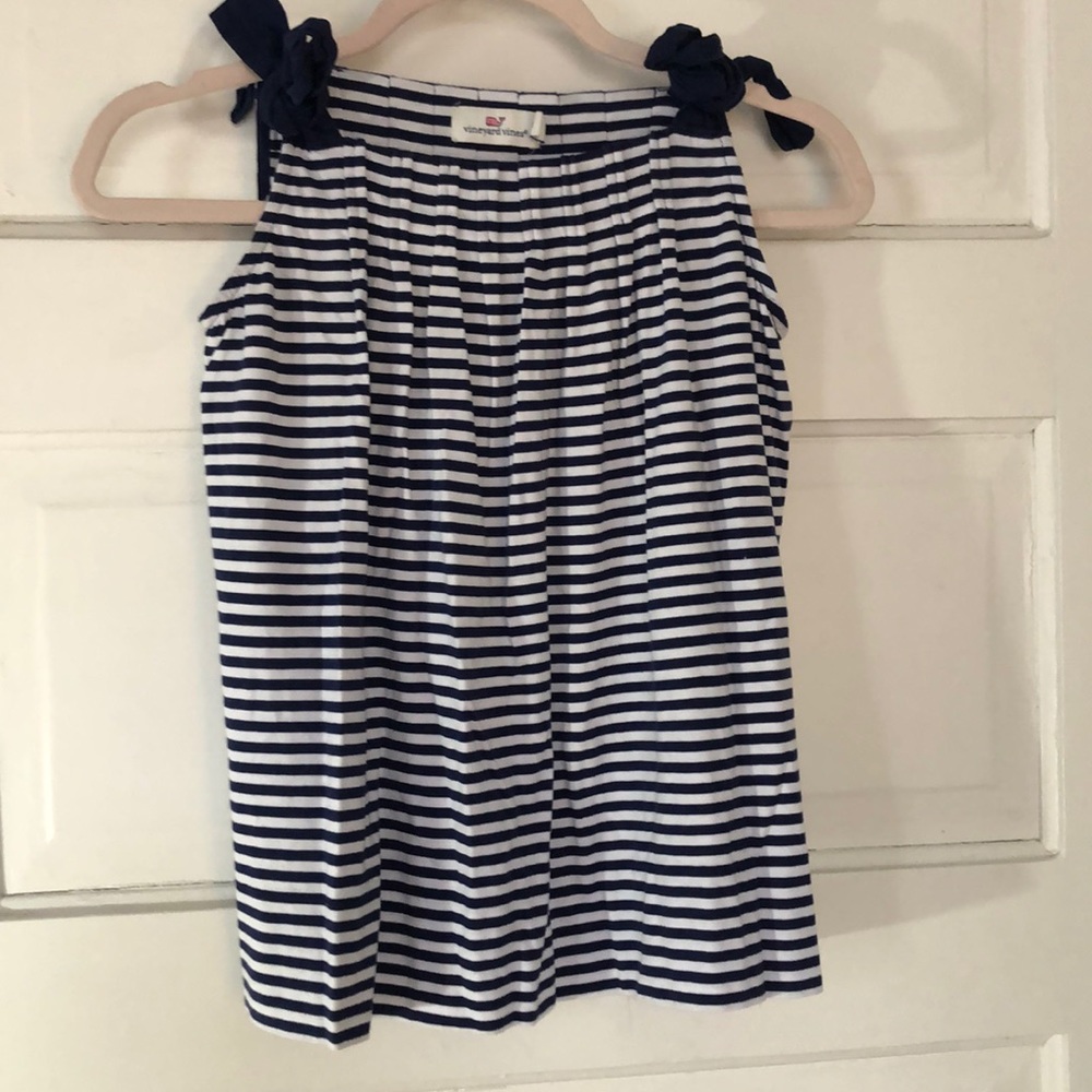 🐳Vineyard Vines tie tank top!